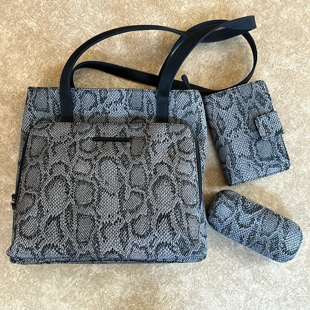 NWOT Worthington Purse